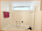 Bad 1 mit Wanne - RESERVIERT!!! Ruhig gelegene, hochwertig ausgestattete 3-4 Zimmer-Wohnung in beliebter Mainzer-Wohnlage!