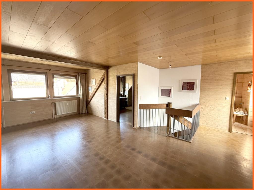 Ein echtes Raumwunder – das ideale Wohn- und Arbeitshaus – 215 m² Lager-Nutzfläche! - Großraum Dachgeschoss (7283)