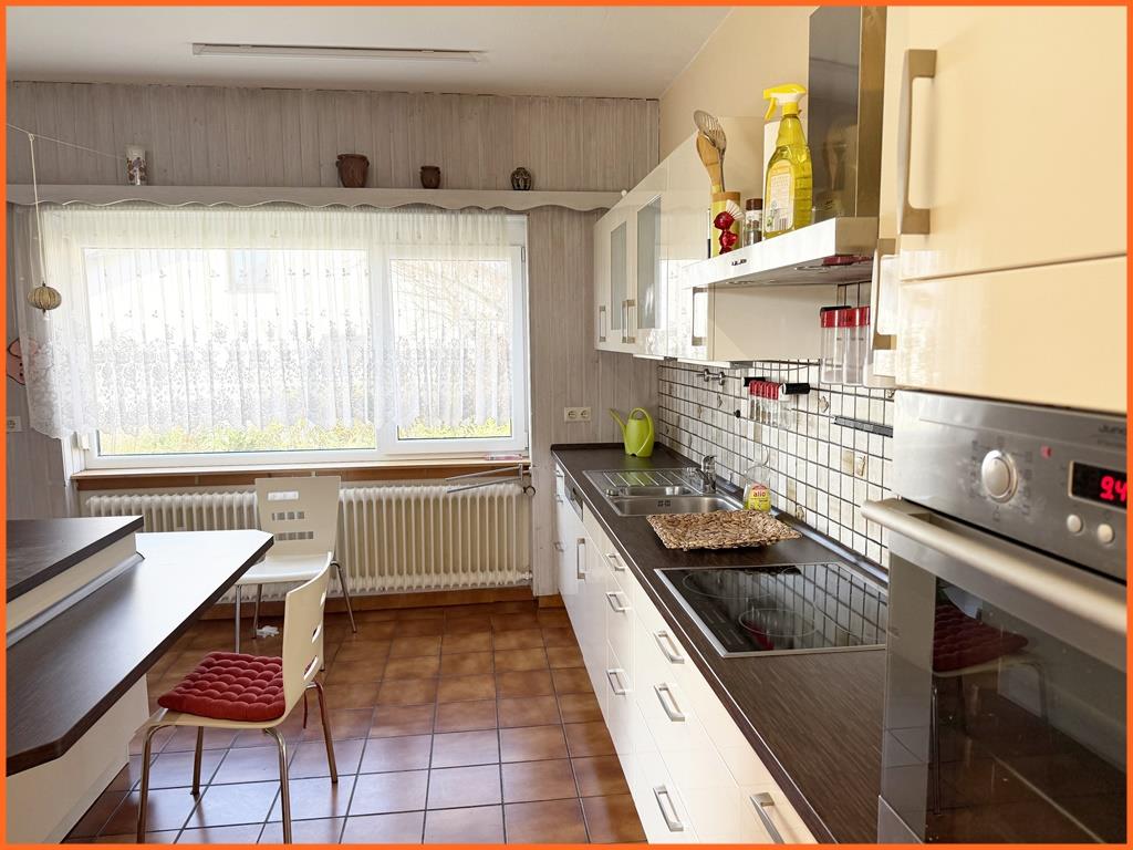 Hier erwartet Sie eine sensationelle, nicht vergleichbare Aussichtslage, mit 1380 m² Grundstück! - Küche (8353)