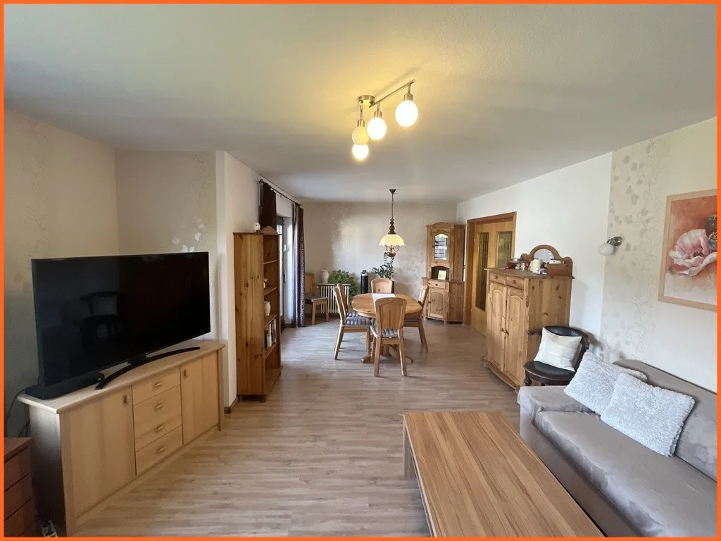 Ihr neues Zuhause: Gepflegtes Einfamilienhaus in schöner Ortslage von Hochstetten-Dhaun! - Ess- u. Wohnzimmer (10972)
