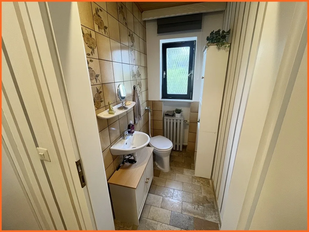 Ihr neues Zuhause: Gepflegtes Einfamilienhaus in schöner Ortslage von Hochstetten-Dhaun! - Gäste WC (10977)