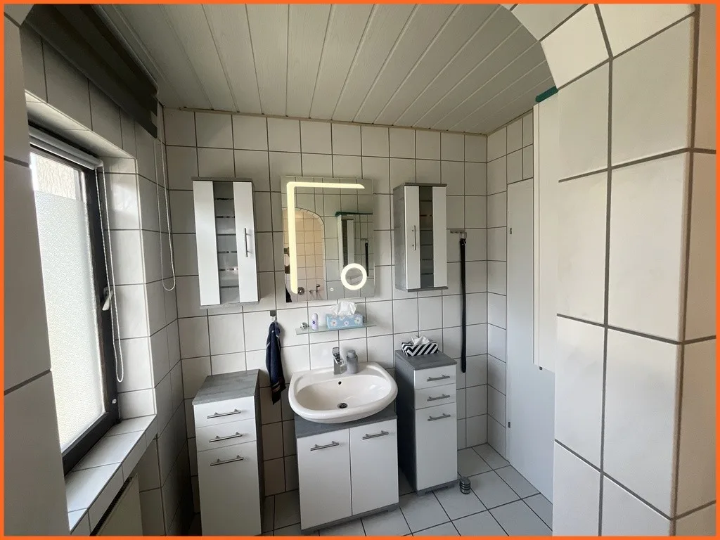 Ihr neues Zuhause: Gepflegtes Einfamilienhaus in schöner Ortslage von Hochstetten-Dhaun! - Badezimmer 2 (10976)