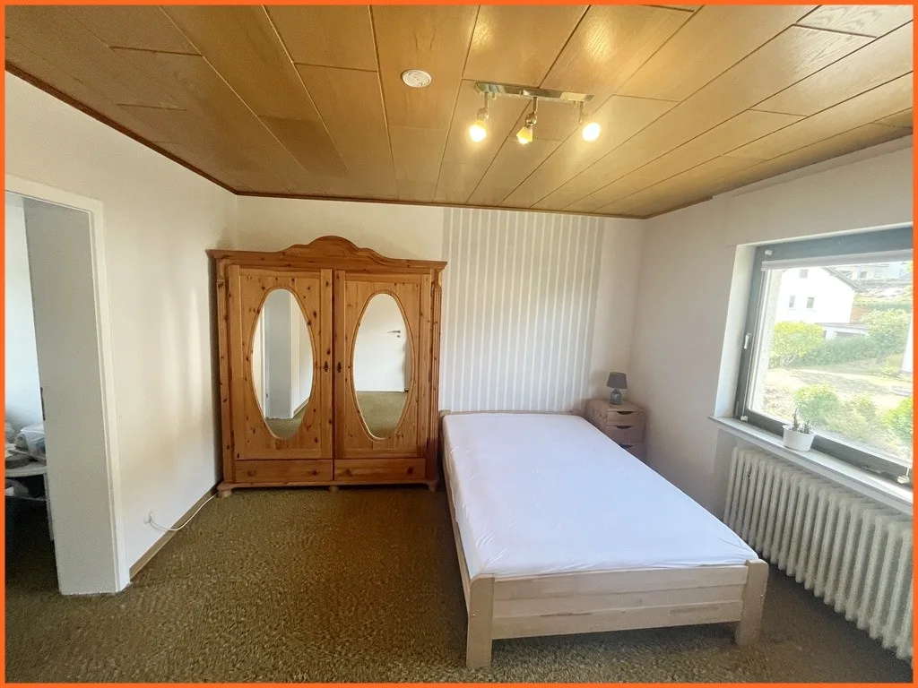 Ihr neues Zuhause: Gepflegtes Einfamilienhaus in schöner Ortslage von Hochstetten-Dhaun! - 2. Sclafzimmer (10974)