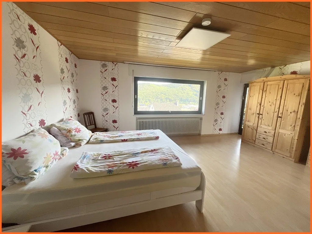 Ihr neues Zuhause: Gepflegtes Einfamilienhaus in schöner Ortslage von Hochstetten-Dhaun! - Schlafzimmer (10973)