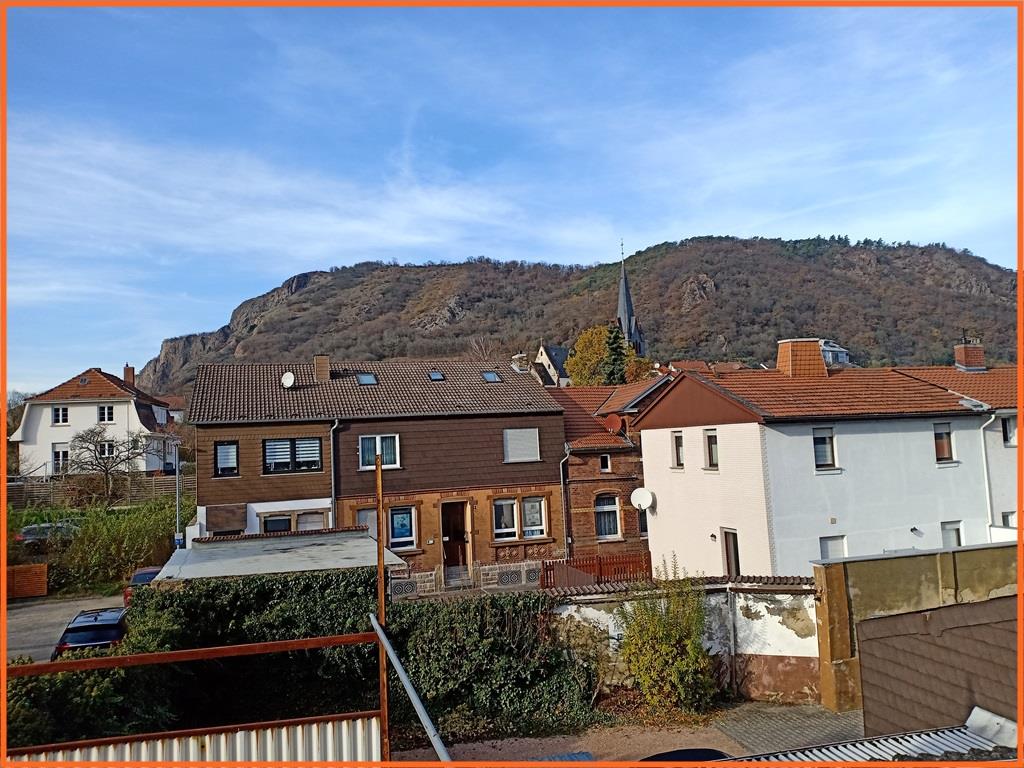 Renditestarkes Wohn-und Geschäftshaus mit Erweiterungsmöglichkeit im Herzen von Bad Münster. - Blick vom Balkon (7883)