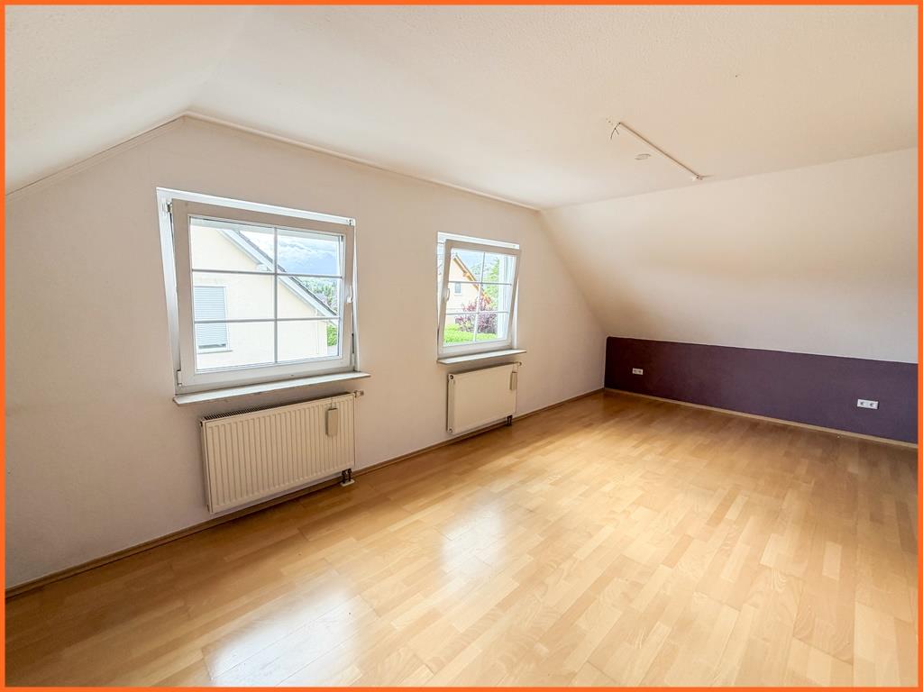 Große Familie? 2 Generationen? Homeoffice? Alles passt auf 155 m² Wohnfläche mit herrlichem Garten - Studio (9835)