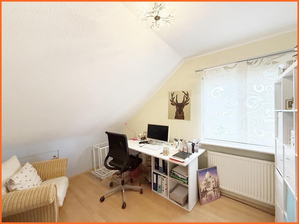 Viel Raum fürs Leben- freistehendes 6-Zimmer-Haus in bester Ruhelage von Weinsheim! - Arbeitszimmer (8019)