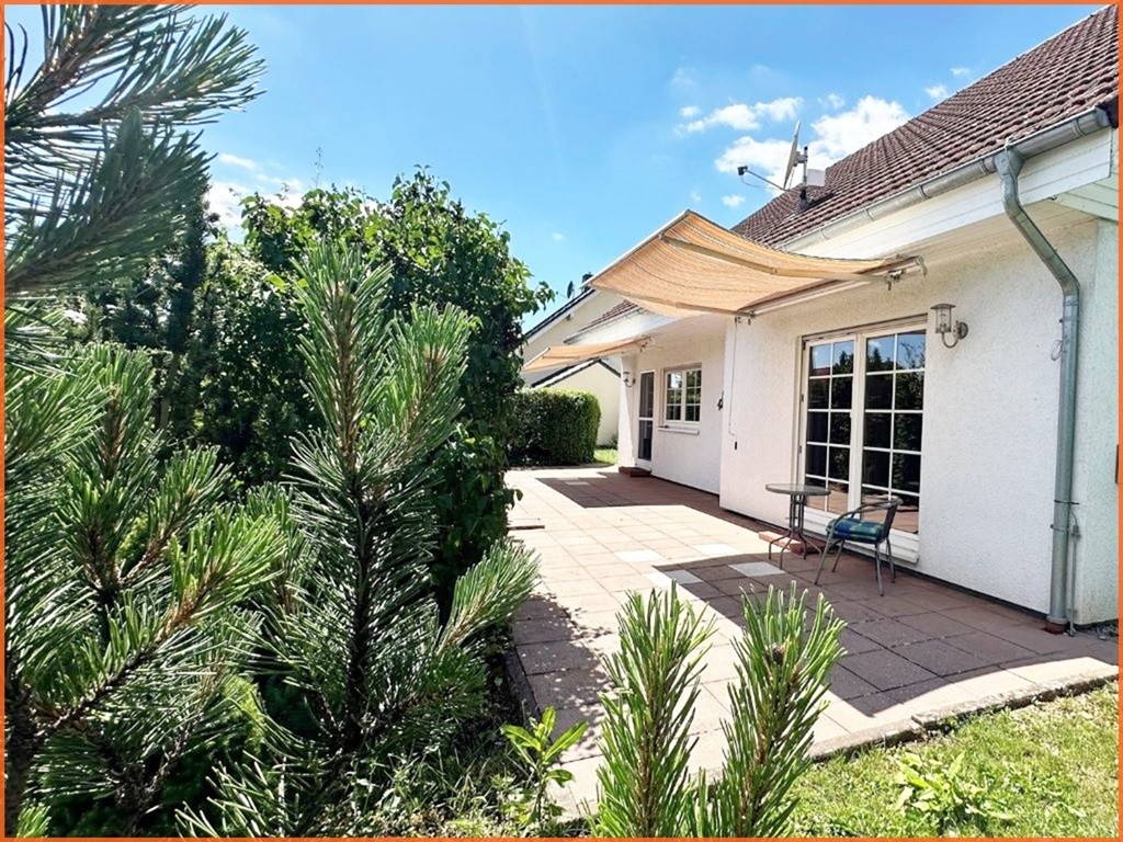 VERKAUFT–Licht, Platz und Privatsphäre auf traumhaften Grundstück, 155m² Wfl. für Familie, Homeoffice und Entspannen - Terasse (10771)