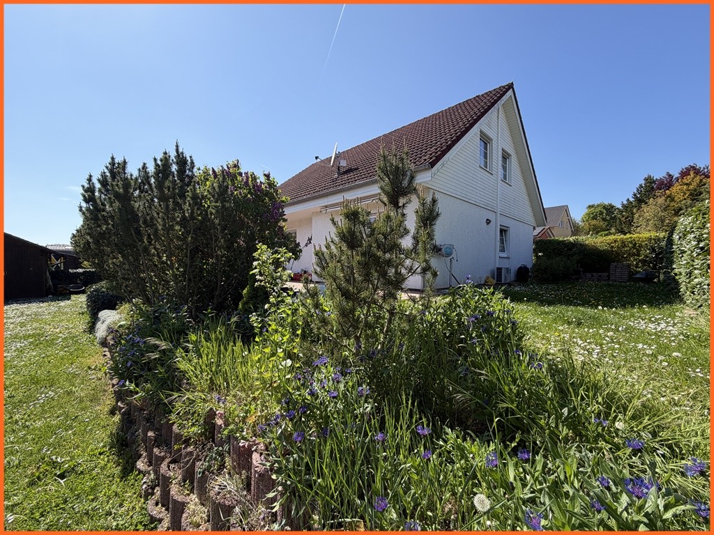 VERKAUFT–Licht, Platz und Privatsphäre auf traumhaften Grundstück, 155m² Wfl. für Familie, Homeoffice und Entspannen - Garten (10770)