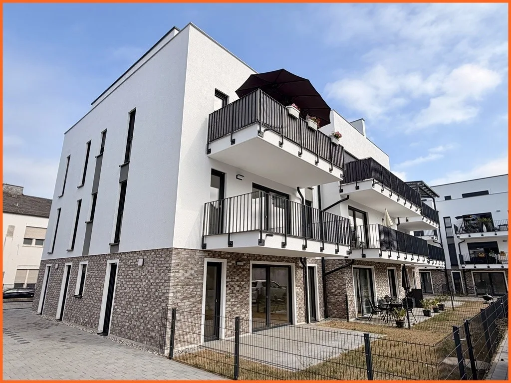 Energieeffiziente A+ Neubau-3-Zimmer-Wohnung – Erstbezug mit Tiefgaragenstellplatz! - Außenansicht Hinten (10967)