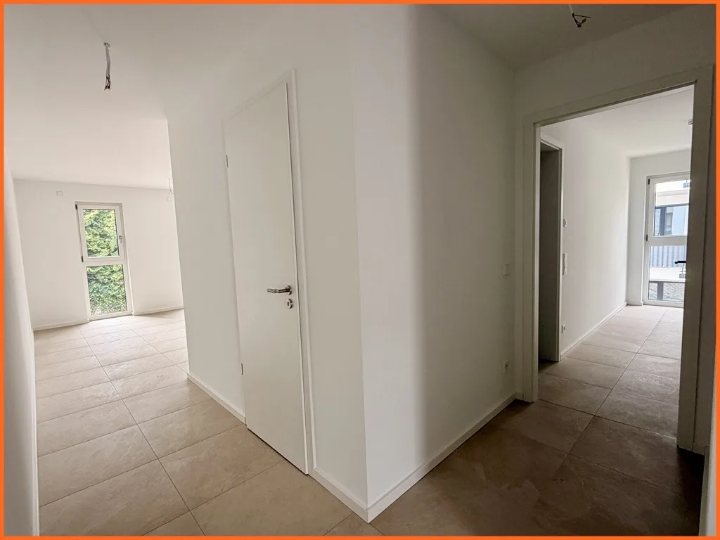 Energieeffiziente A+ Neubau-3-Zimmer-Wohnung – Erstbezug mit Tiefgaragenstellplatz! - Wohnungsflur (10962)