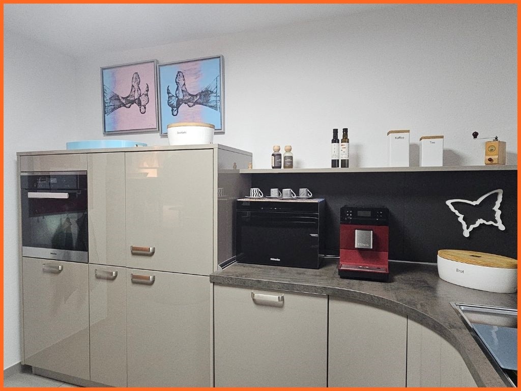 VERKAUFT! Premiumlage Kurgebiet: hochwertig ausgestattete 3,5 Zimmer-Wohnung mit Terrasse! - Küche. (10686)