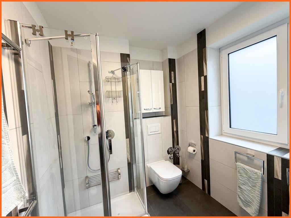 Premiumlage Kurgebiet: hochwertig ausgestattete 3,5 Zimmer-Wohnung mit Terrasse! - Hauptbad (7862)