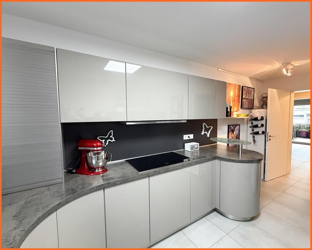 Premiumlage Kurgebiet: hochwertig ausgestattete 3,5 Zimmer-Wohnung mit Terrasse! - Küche (7860)