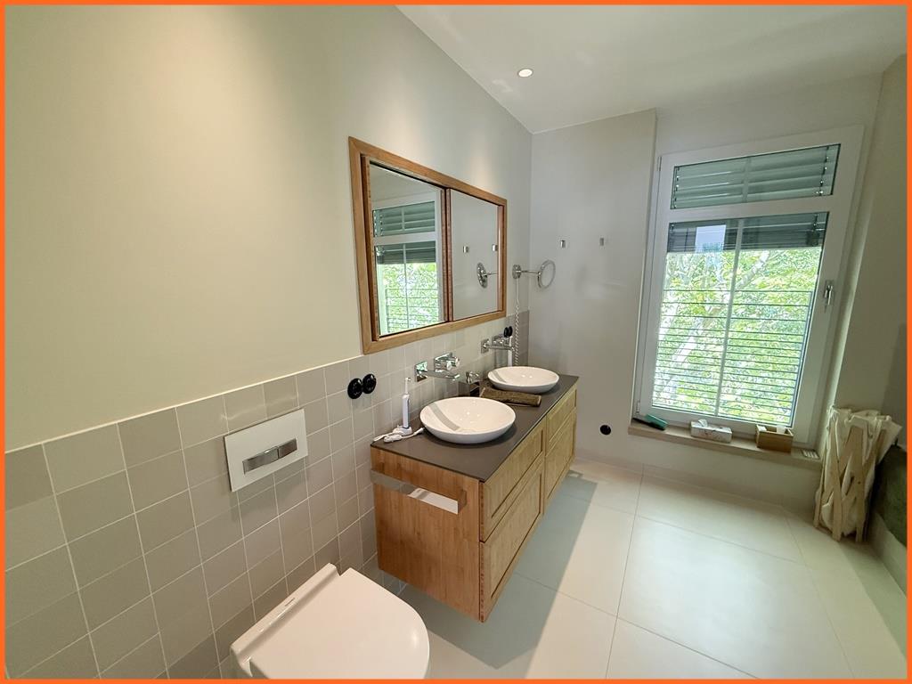 Premium-Penthaus mit Gästebereich in bester Lage des Kurgebiets! Gleich ansehen! - Tageslicht Bad (8222)