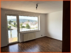 Wohnzimmer mit Balkon 1.OG - -VERKAUFT-KH-Süd: Reiheneckhaus mit 3 abgeschlossenen Wohnungen – eine ist frei für Sie!