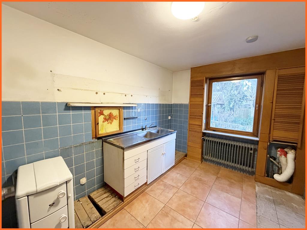 -verkauft-Ein echtes „Familienhaus“ zwischen Universität und Uniklinik – sofort verfügbar. - Küche (9094)