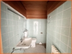 Gäste-WC mit Dusche - RESERVIERT – Ideal auch für WG-Vermietung – renovierungsbedürftige 4-Zimmer-Wohnung in Gonsenheim