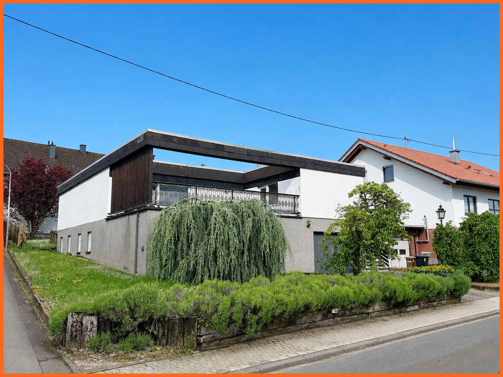 VERKAUFT!!Platz für Visionen und neuen Wohnideen: entwicklungsfähiges Einfamilienhaus mit Ausbaureserve – Aussichtsterrasse! - Ansicht (10699)