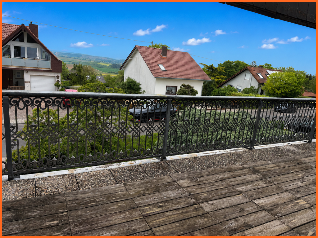 VERKAUFT!!Platz für Visionen und neuen Wohnideen: entwicklungsfähiges Einfamilienhaus mit Ausbaureserve – Aussichtsterrasse! - Ausblick Terrasse (10698)