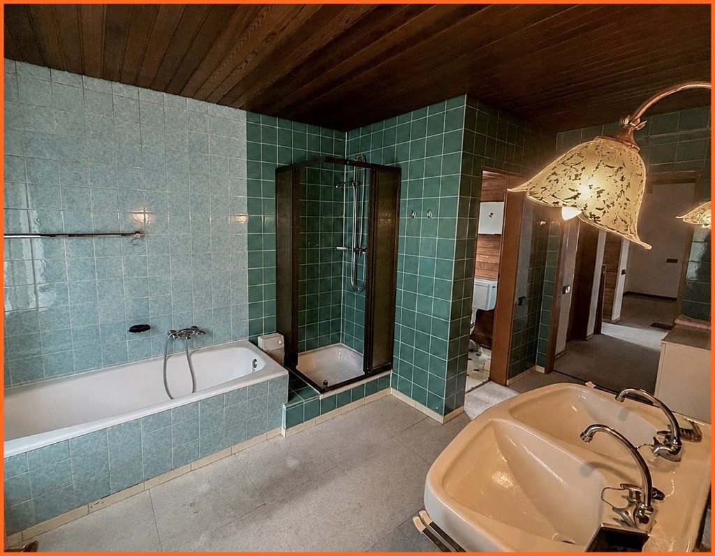 VERKAUFT!!Platz für Visionen und neuen Wohnideen: entwicklungsfähiges Einfamilienhaus mit Ausbaureserve – Aussichtsterrasse! - Bad (10696)