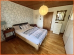 Schlafzimmer 1 - Attraktives 1-2-Familienhaus mit viel Potential im beliebten Weinsheim