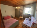 Schlafzimmer 2 - Attraktives 1-2-Familienhaus mit viel Potential im beliebten Weinsheim