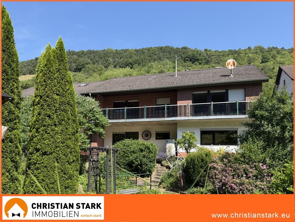 Haus in sonniger Grünblicklage und wohnlich gestalteter Garage mit Nutzungsvielfalt - Titel (10259)