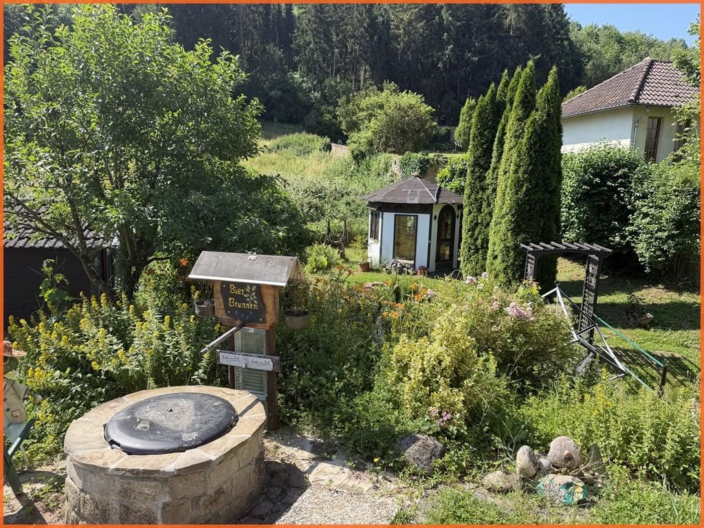 Haus in sonniger Grünblicklage und wohnlich gestalteter Garage mit Nutzungsvielfalt - Garten (10269)