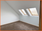 Schlafzimmer - Attraktives Einfamilienhaus mit Einliegerwohnung in Wörrstadt – Zentrumsnah und Vielseitig!