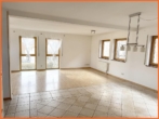 Wohnzimmer Hauptwohnung - Attraktives Einfamilienhaus mit Einliegerwohnung in Wörrstadt – Zentrumsnah und Vielseitig!