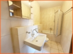 Badezimmer - Endlich mal wieder Kurgebiet: 4 Zimmer, Küche, Bad, Gäste-WC, Balkon, TG-Platz, sofort frei!