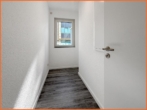 Flur - 3 Zimmer-Erdgeschoss-Wohnung nahe Diakonie und Bahnhof. Neuwertig und komfortabel.