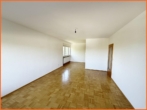 Blick Essplatz - Sehr gepflegte und sofort beziehbare 3 Zimmer-Wohnung mit Aussichtsbalkon!