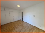 Schlafzimmer mit Einbauschrank - Wohnen in bester Lage des Kurgebiets von Bad Kreuznach – mit Kurparkblick!