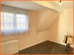 Wohnzimmer - Sie möchten in einem hellen Ambiente mit Geschichte wohnen? Individuelles Wohnen mit toller Aussicht ist hier garantiert.