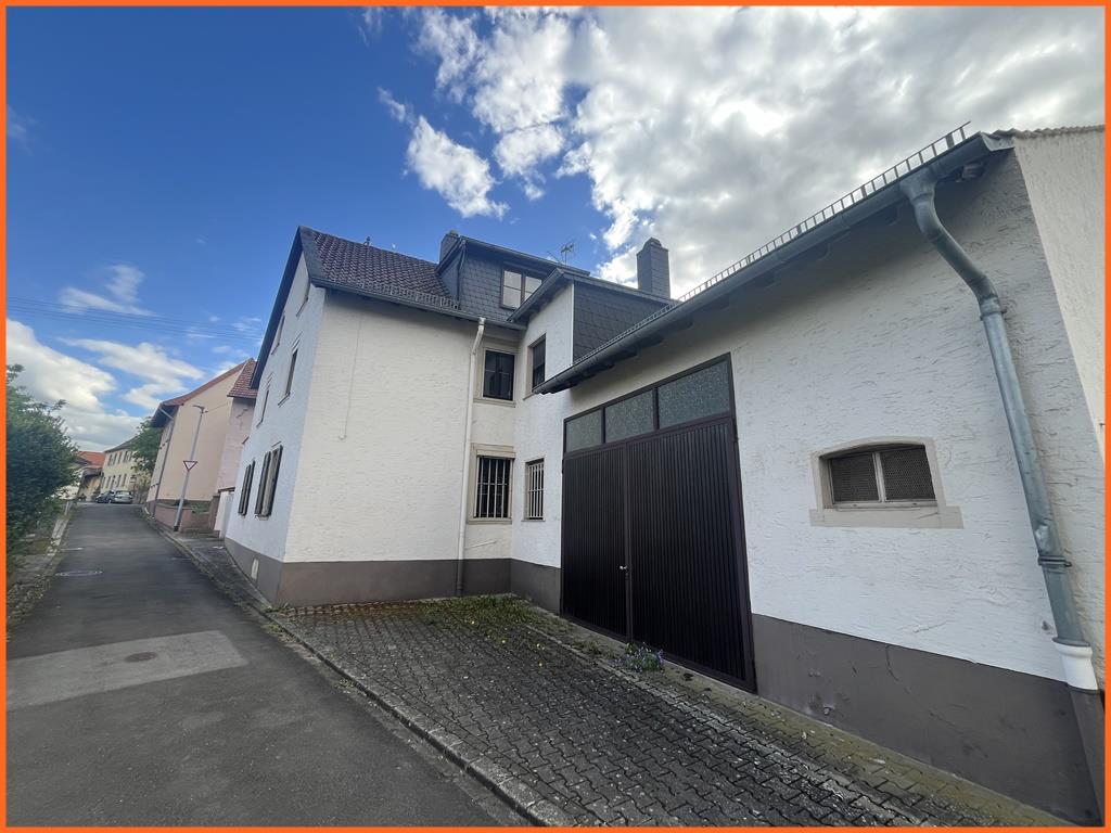 Investfreundliches Anwesen für Individualisten im Ortskern – 3 Garagen kl. Werkstatt-Garten! - Außenansicht (9067)
