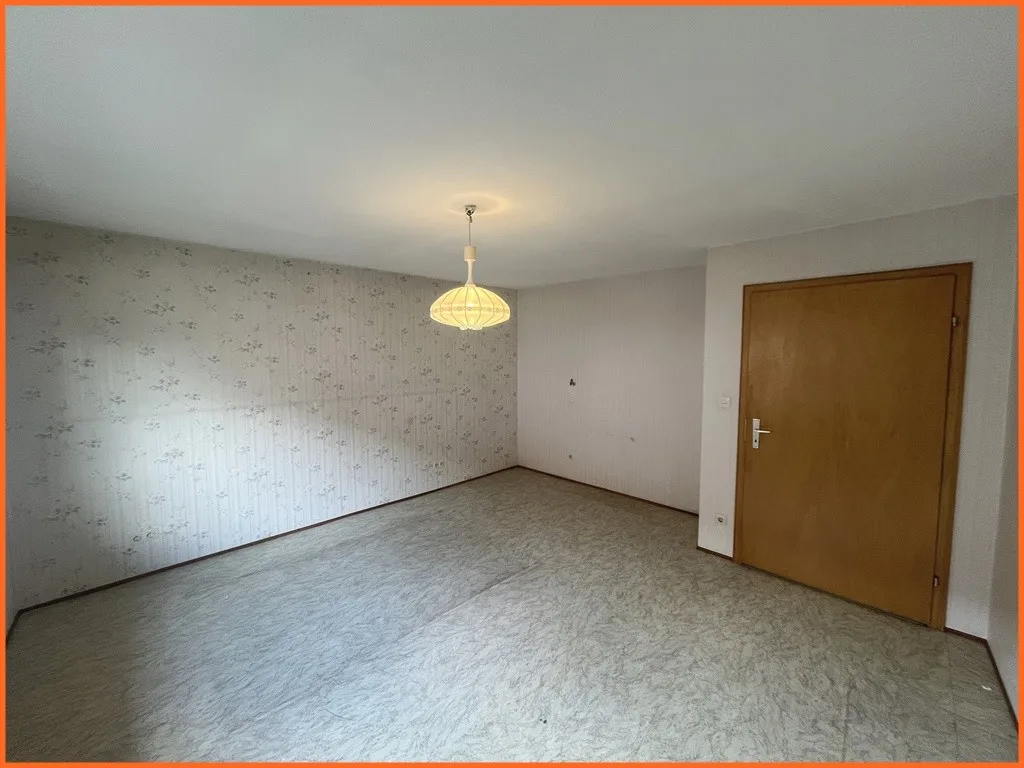 -Verkauft- Anwesen für Individualisten im Ortskern – 3 Garagen kl. Werkstatt-Garten! - Schlafzimmer (11014)