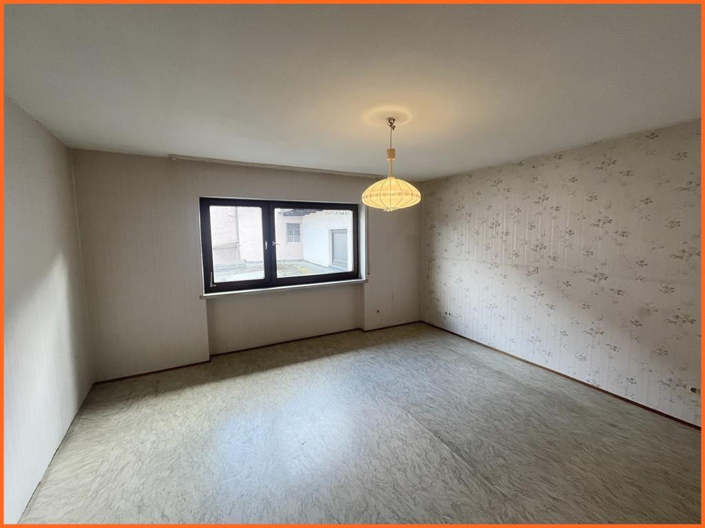 Investfreundliches Anwesen für Individualisten im Ortskern – 3 Garagen kl. Werkstatt-Garten! - Kinderzimmer (9060)