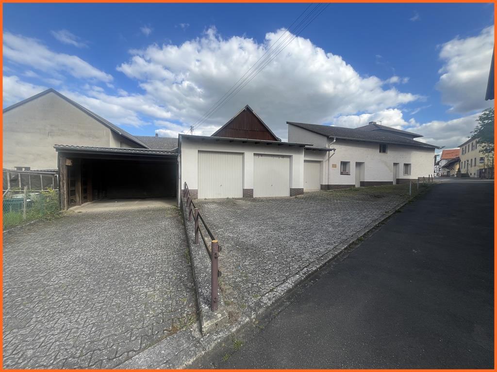 Ländlich und doch zentral: Charmantes Anwesen für Individualisten im Ortskern von Roxheim! - Garagenkomplex (9000)