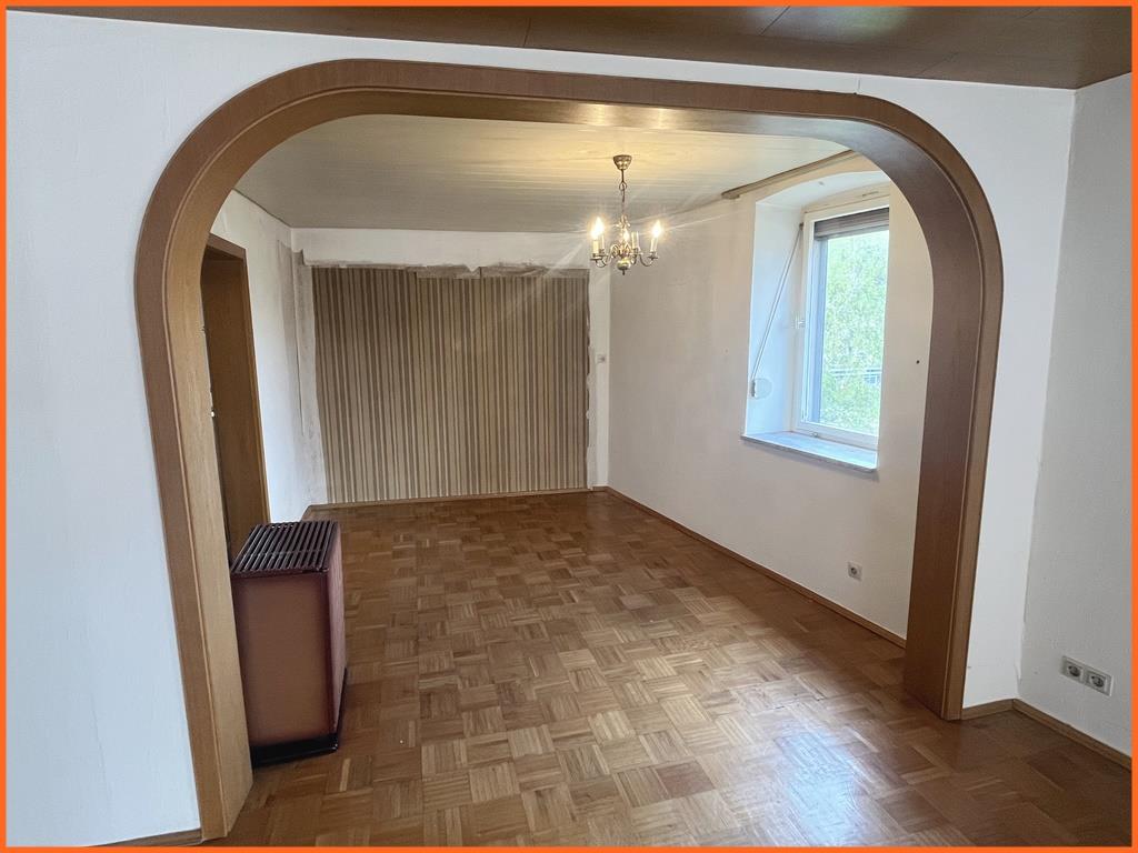 Investfreundliches Anwesen für Individualisten im Ortskern – 3 Garagen kl. Werkstatt-Garten! - Esszimmer (9058)