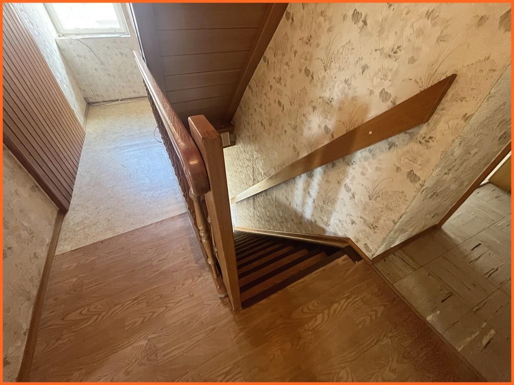 Ländlich und doch zentral: Charmantes Anwesen für Individualisten im Ortskern von Roxheim! - Treppenhaus (9008)