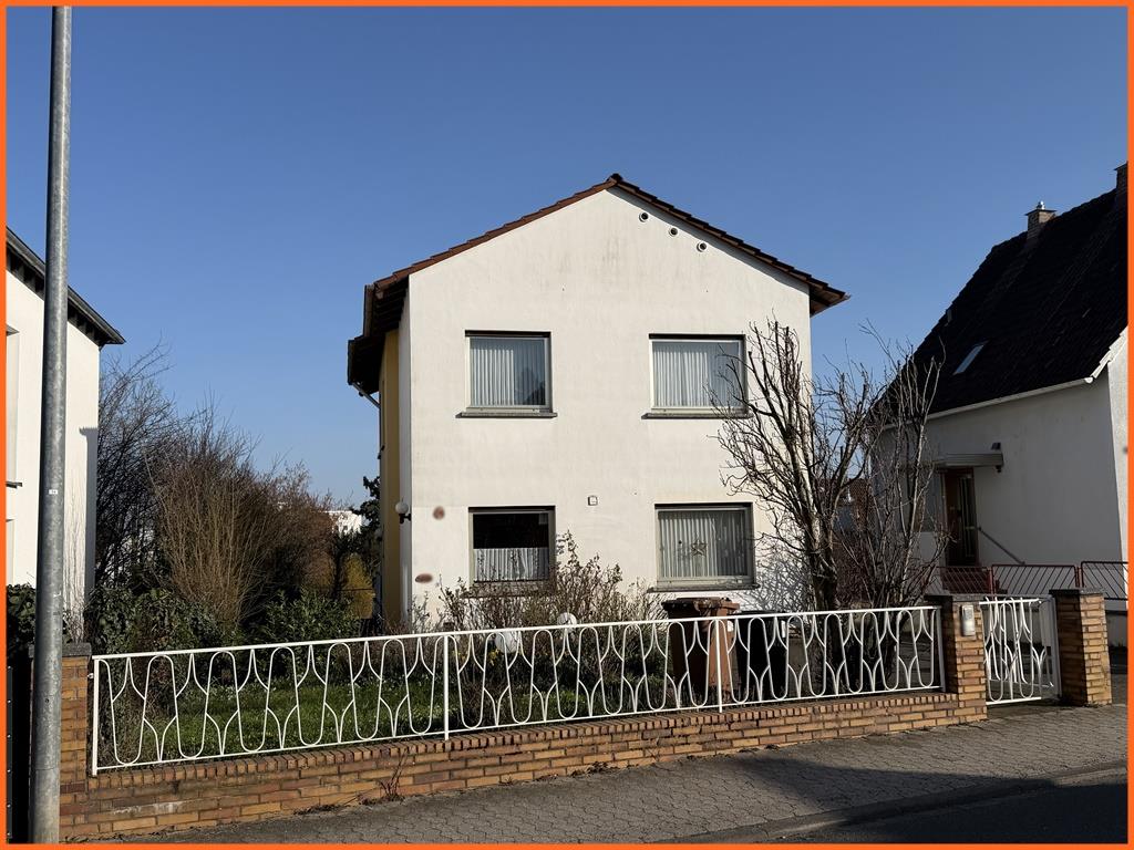 Einfamilienhaus mit Elw und 600 m² Sonnengrundstück im beliebten KH-Winzenheim - Außenansicht (8447)