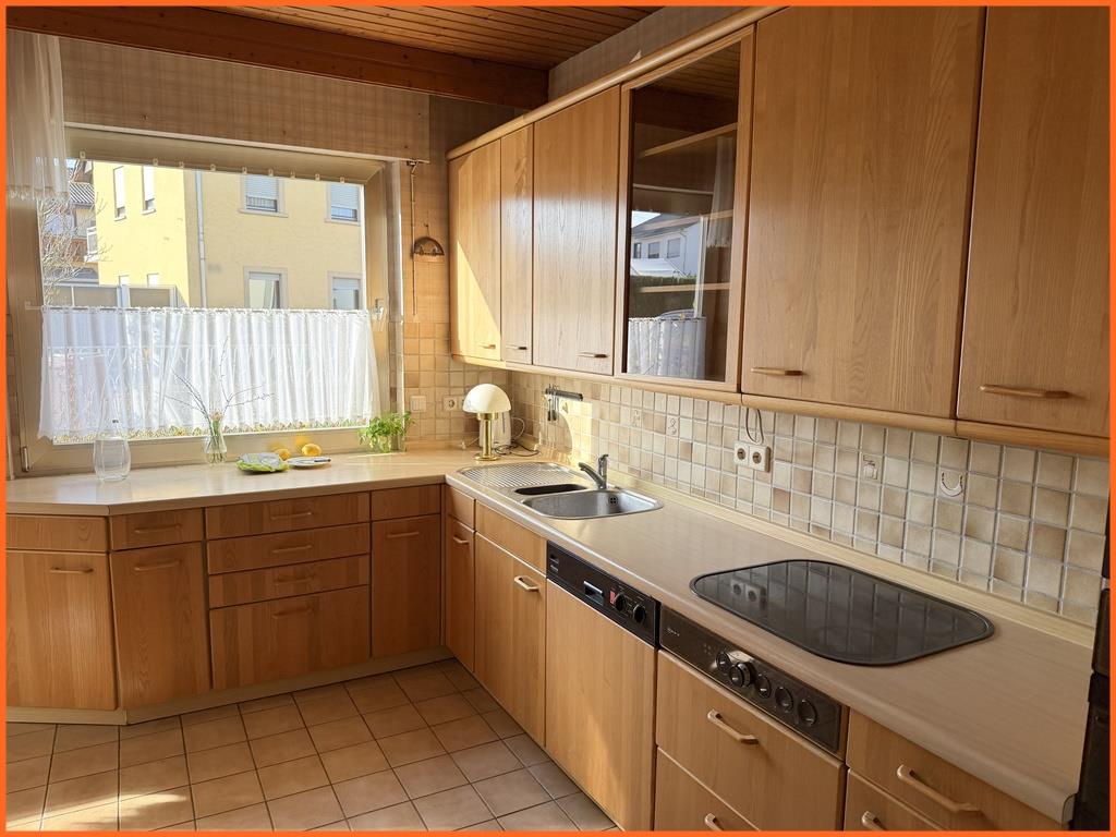 Einfamilienhaus mit Elw und 600 m² Sonnengrundstück im beliebten KH-Winzenheim - Küche (8435)