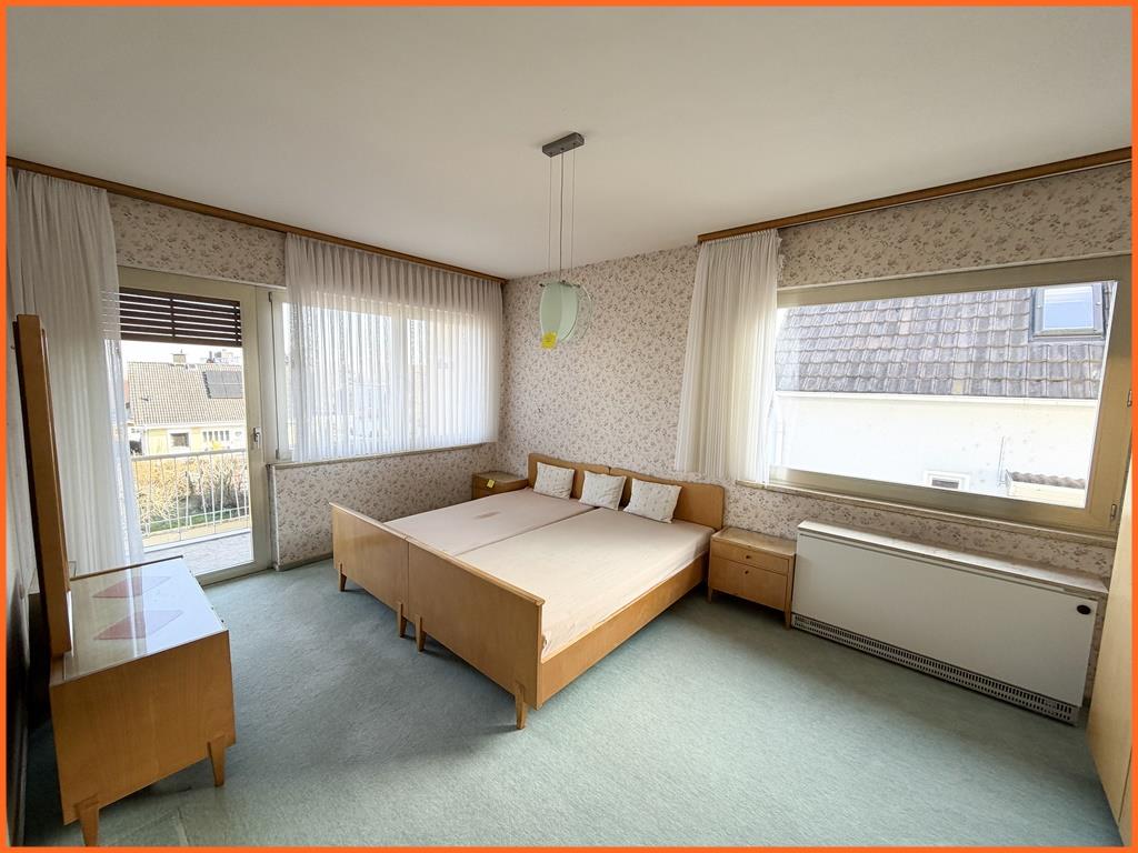 Einfamilienhaus mit Elw und 600 m² Sonnengrundstück im beliebten KH-Winzenheim - Schlafen (8438)