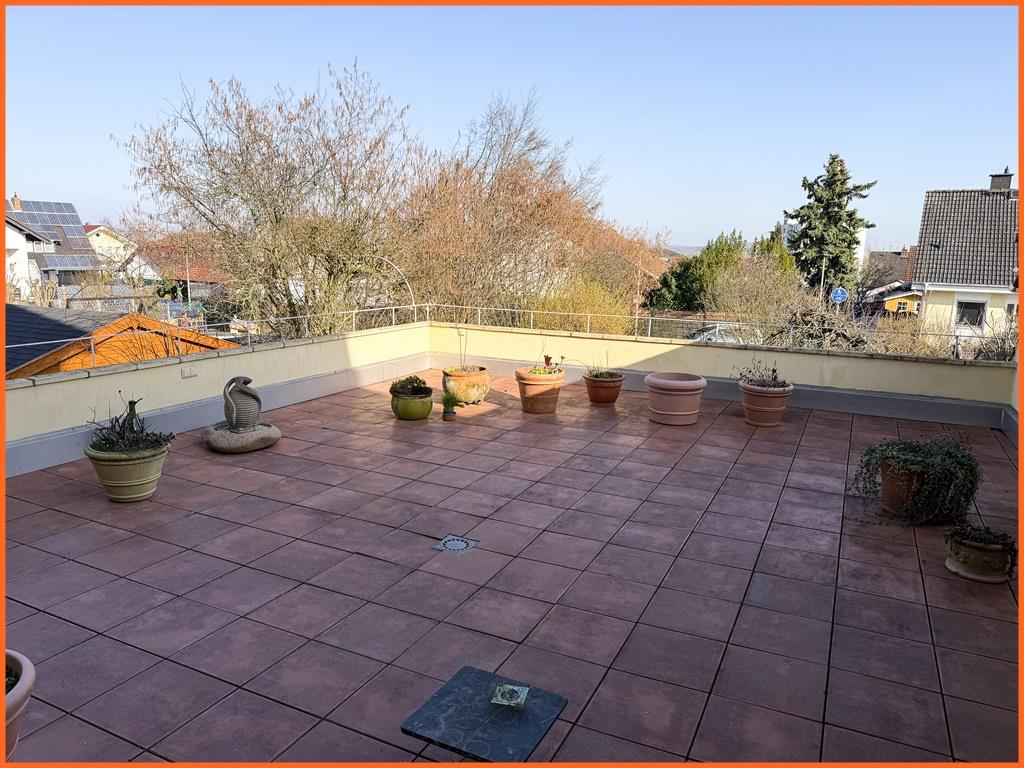 Einfamilienhaus mit Elw und 600 m² Sonnengrundstück im beliebten KH-Winzenheim - Terrasse (8442)