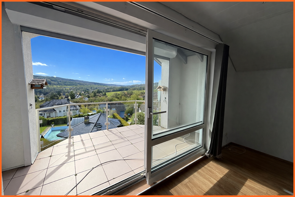 Genießen Sie die Stromberger Aussichtslage und die schnelle Autobahnanbindung in alle Richtungen! - Ausblick (8326)