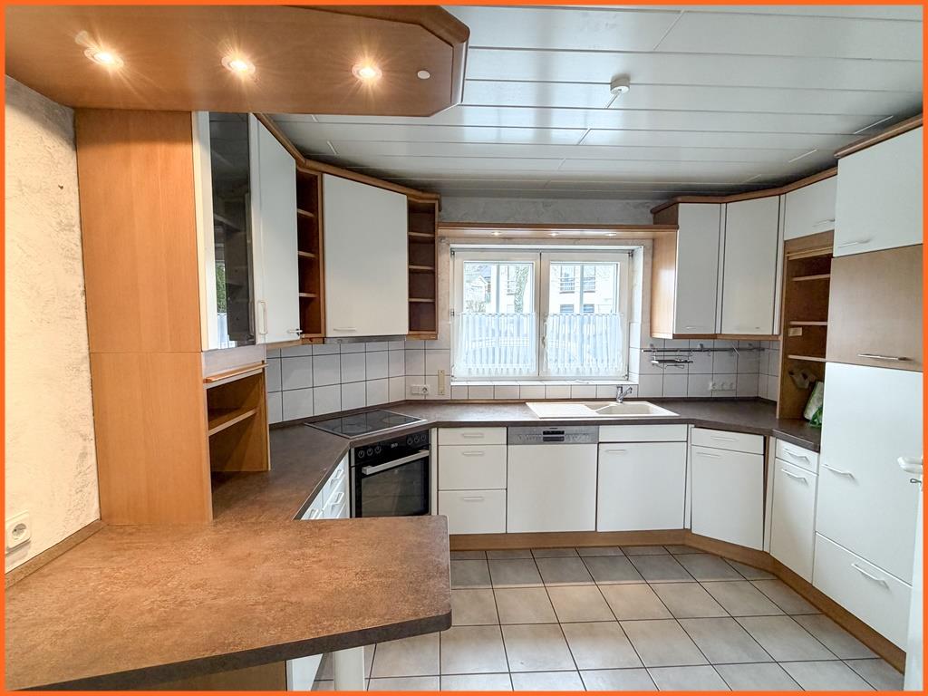 Genießen Sie die Stromberger Aussichtslage und die schnelle Autobahnanbindung in alle Richtungen! - Küche (8322)