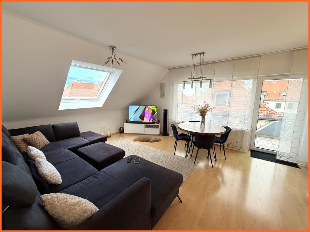 City-Maisonette in ruhiger Lage und kurze Fußwege in die City und zum Bahnhof! - Wohn Essbereich (8067)