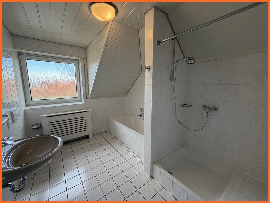 City-Maisonette in ruhiger Lage und kurze Fußwege in die City und zum Bahnhof! - Tageslichtbad (8877)